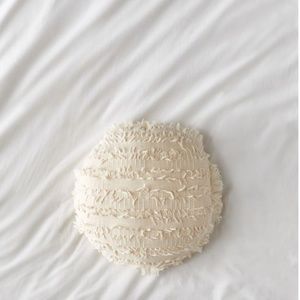 Winnie Eyelash Round Throw Pillow